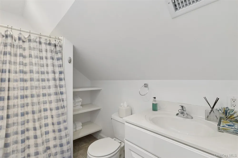 9 Debras Way Wainscott, NY 11975