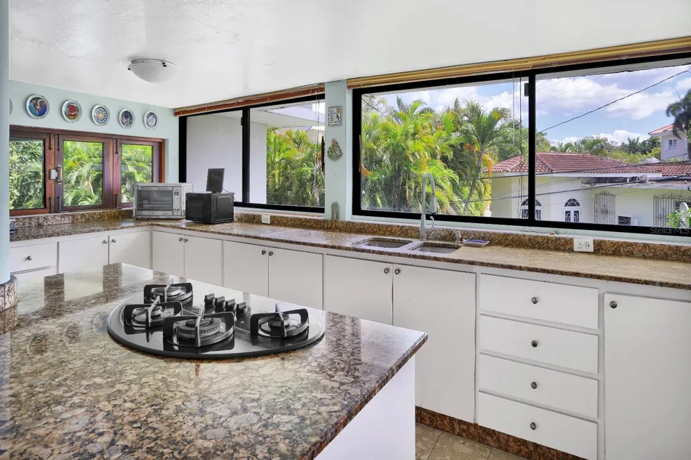 . J STREET #3 Guaynabo, PR 00966