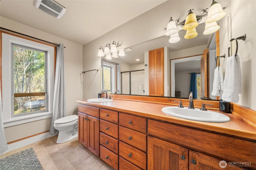 340 Arrowhead Road Ariel, WA 98603