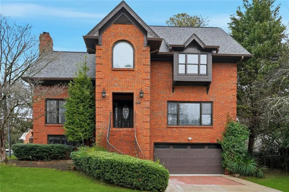 2441 NE Kings Court NE