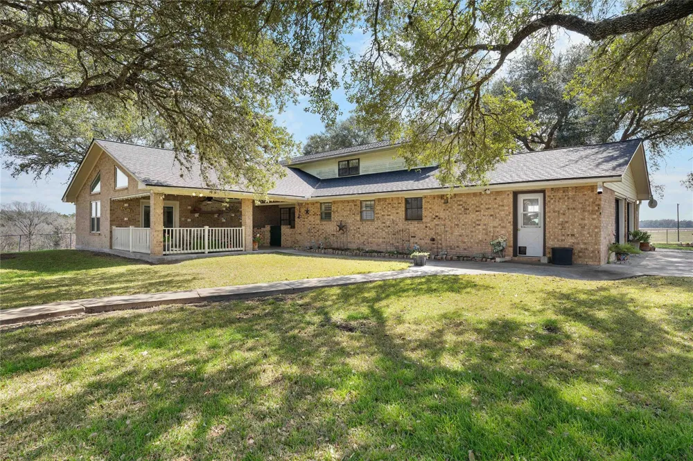 3120 Us Highway 77-A S Hallettsville, TX 77964
