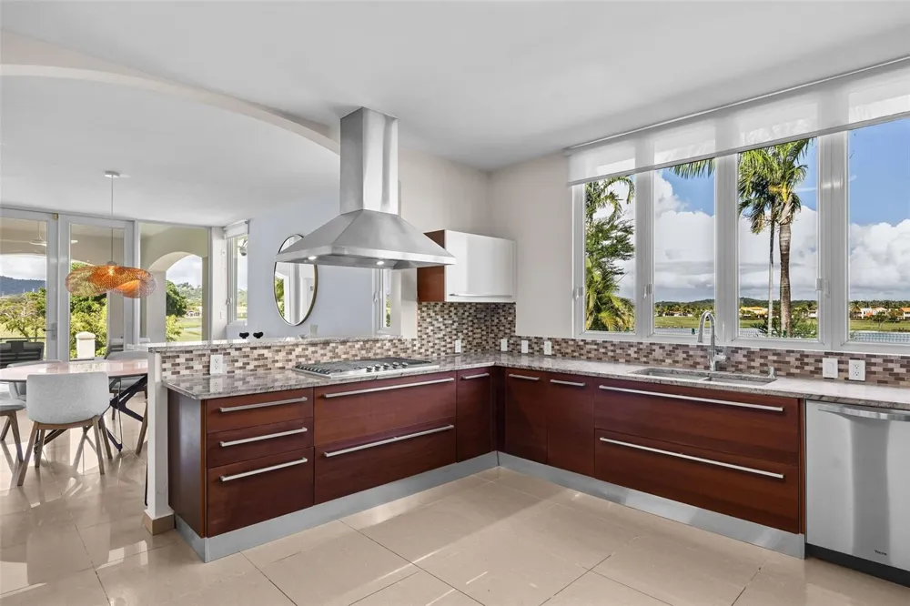 #1 LOS LAGOS Humacao, PR 00791
