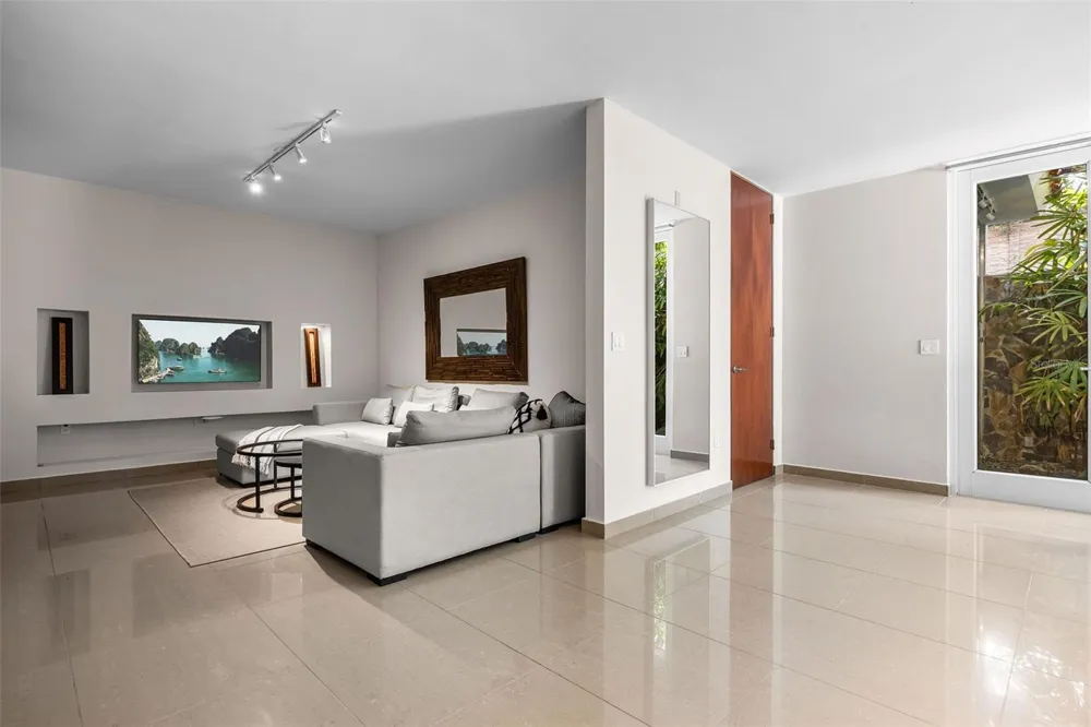 #1 LOS LAGOS Humacao, PR 00791