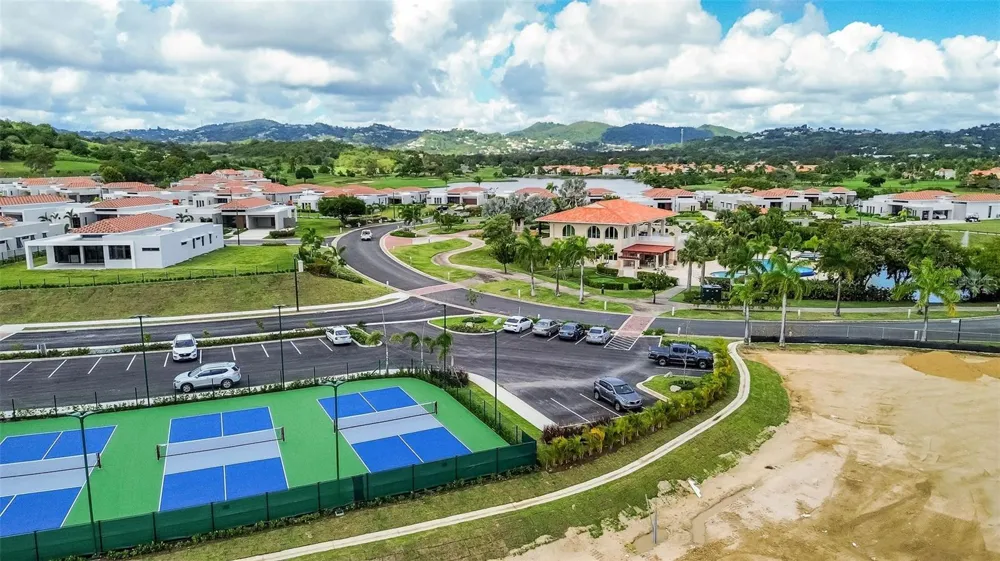 #1 LOS LAGOS Humacao, PR 00791