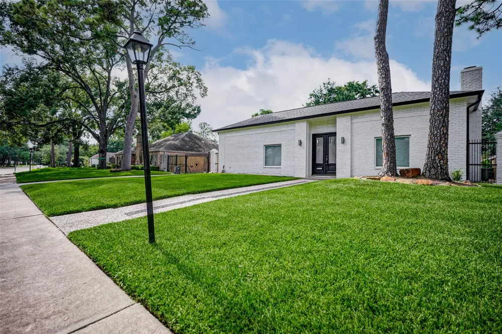 10118 Briar Rose Drive Houston, TX 77042