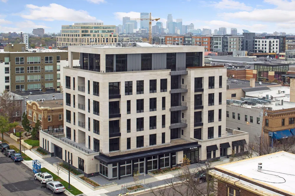 3041 Holmes Avenue S #402