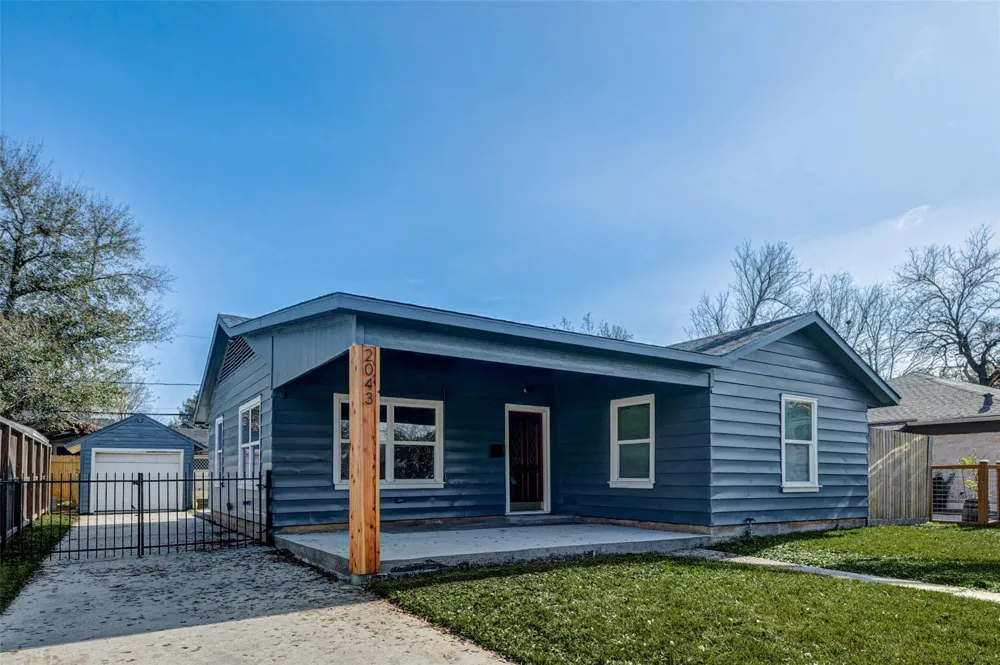 2043 Alta Vista Street