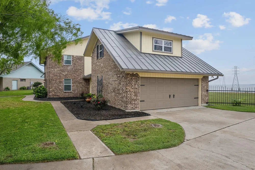 8 Las Brisas Place Port Lavaca, TX 77979