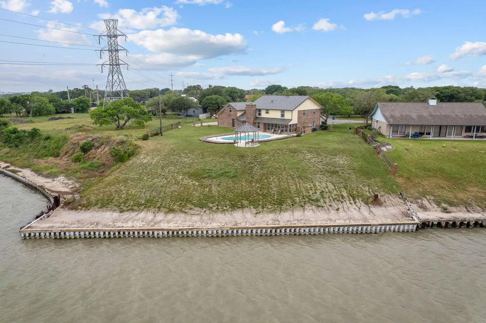 8 Las Brisas Place Port Lavaca, TX 77979