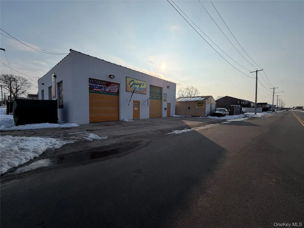 628 Shore Road Lindenhurst, NY 11757