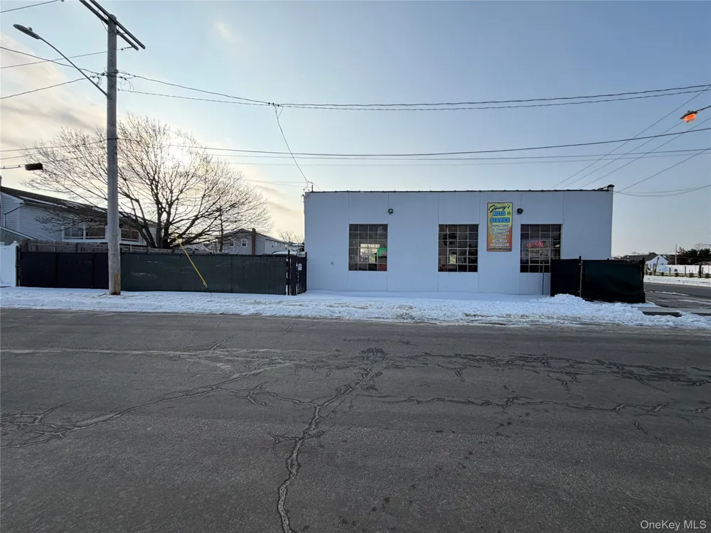 628 Shore Road Lindenhurst, NY 11757