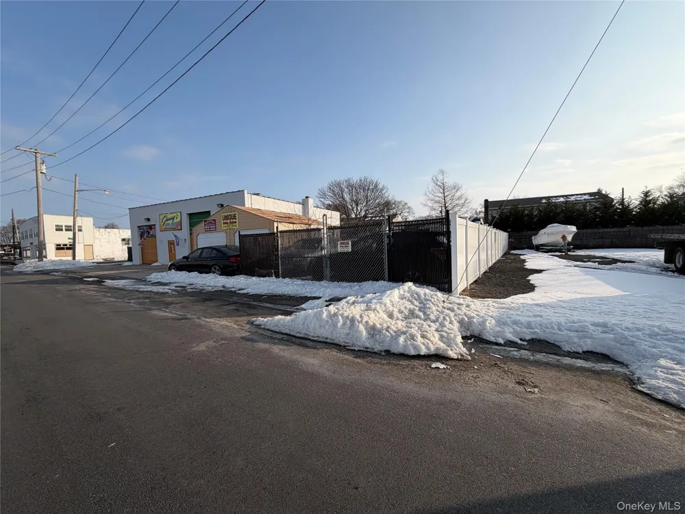 628 Shore Road Lindenhurst, NY 11757