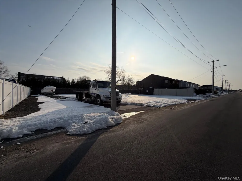 628 Shore Road Lindenhurst, NY 11757