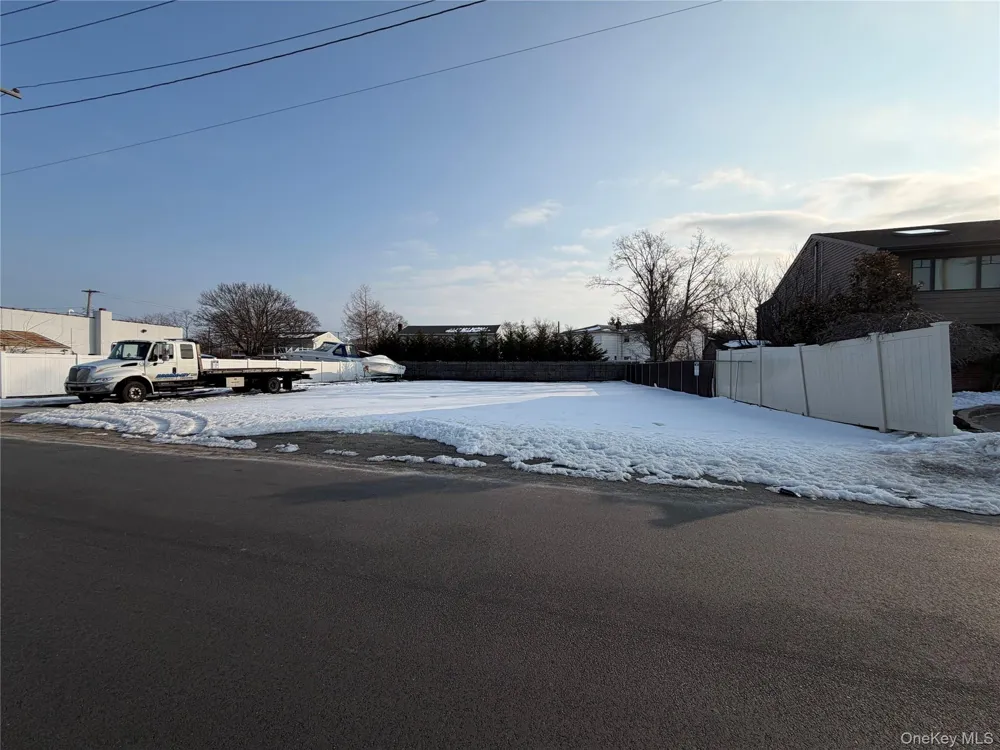 628 Shore Road Lindenhurst, NY 11757