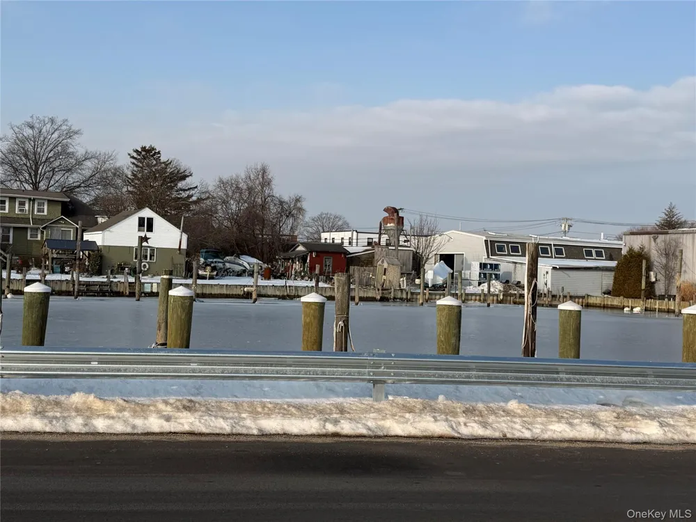 628 Shore Road Lindenhurst, NY 11757