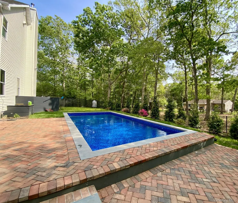 6 Dogwood Street East Quogue, NY 11942