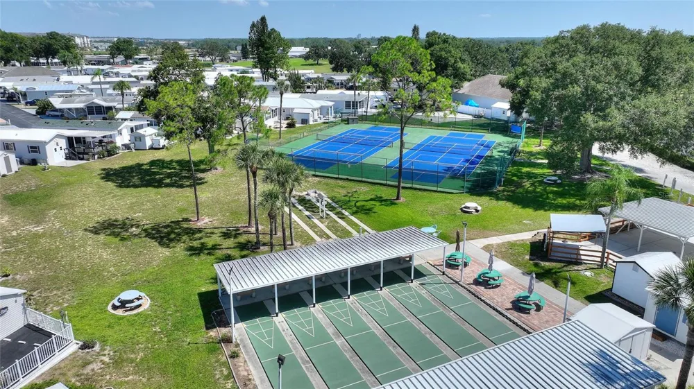 402 GOLFVIEW DRIVE Davenport, FL 33837