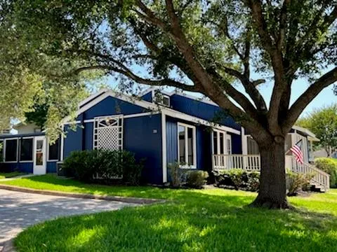 33 April Point North Drive