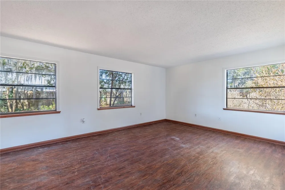 40043 W 8TH AVENUE Umatilla, FL 32784
