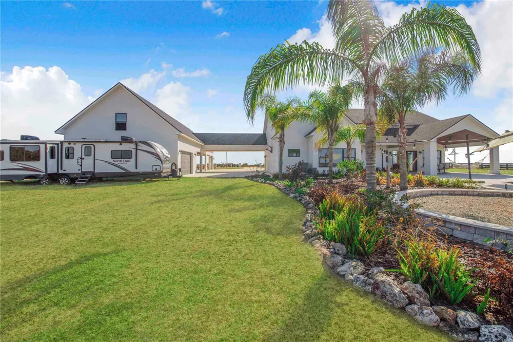 1109 MINUTE MANN ROAD Frostproof, FL 33843