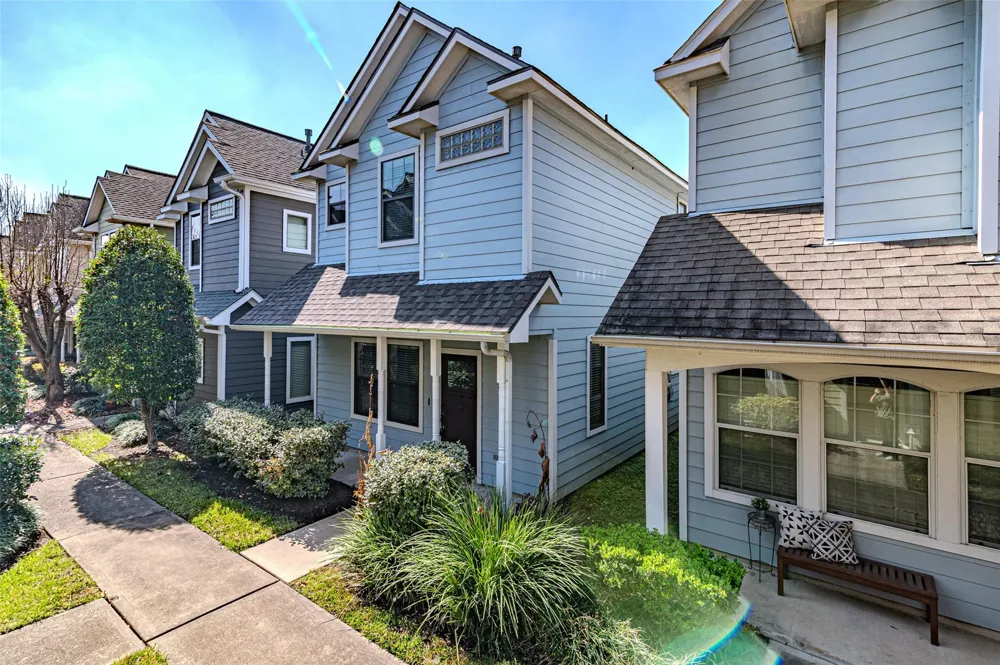 1828 Woodbend Village Court