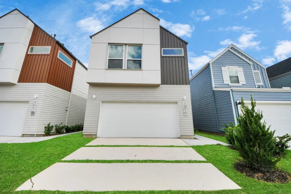 3015 Pelon Cay Drive