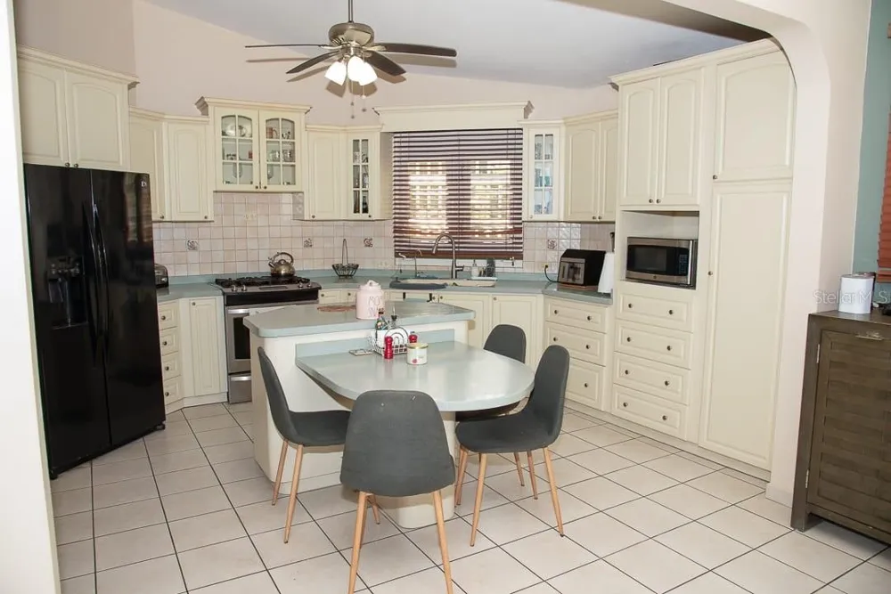1117 CALLE VIRGINIA BARRETO GARCIA Quebradillas, PR 00678