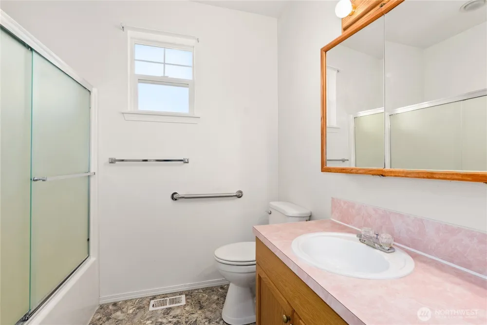 905 Landing Way Centralia, WA 98531