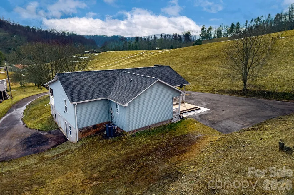 7215 Hwy 421 Highway Vilas, NC 28692