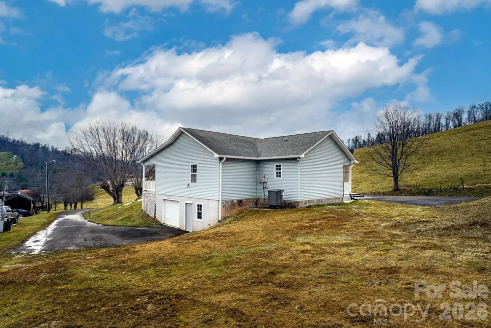 7215 Hwy 421 Highway Vilas, NC 28692
