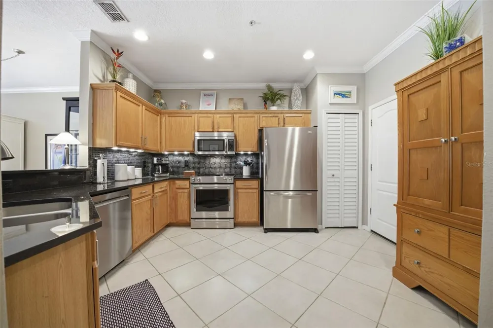 11125 KAPOK GRAND CIRCLE Madeira Beach, FL 33708