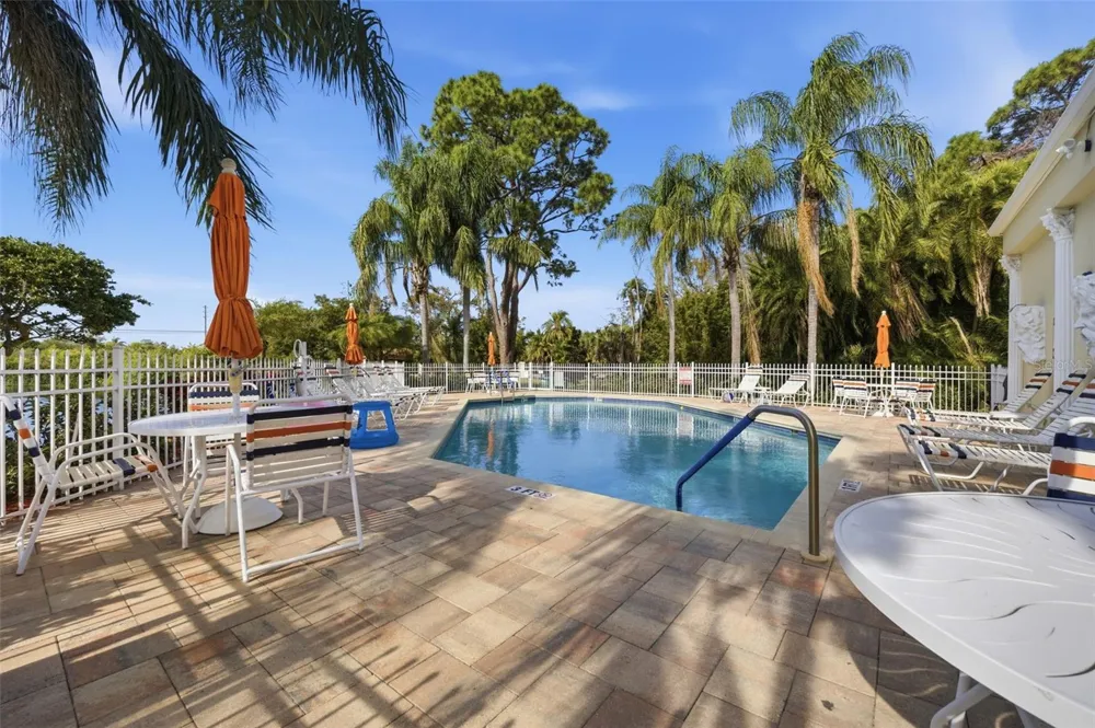 11125 KAPOK GRAND CIRCLE Madeira Beach, FL 33708