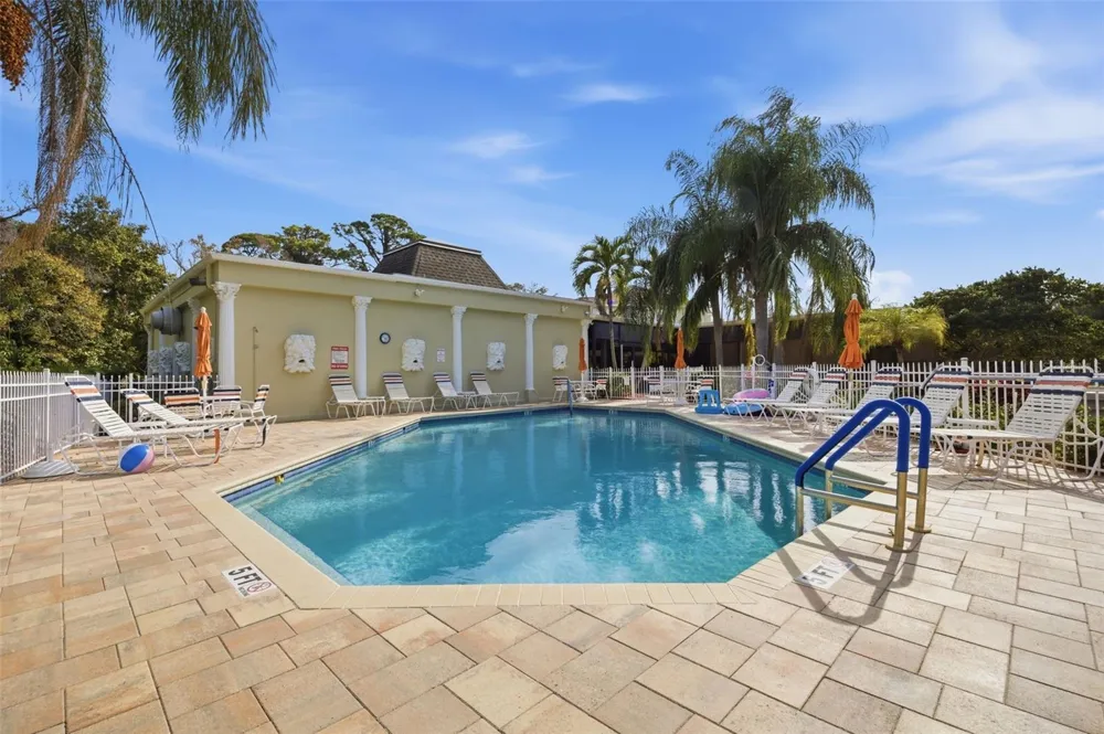 11125 KAPOK GRAND CIRCLE Madeira Beach, FL 33708