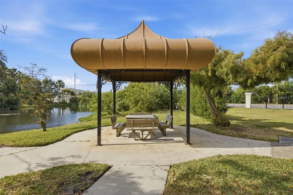 11125 KAPOK GRAND CIRCLE Madeira Beach, FL 33708