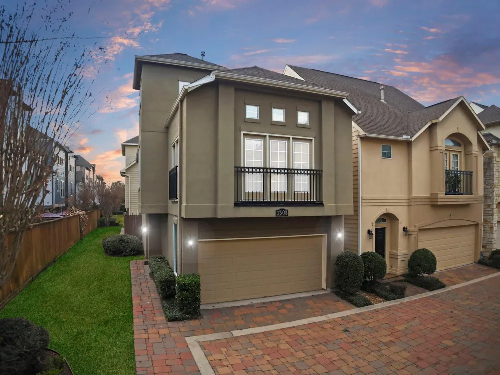 1303 Sherwood Point Lane