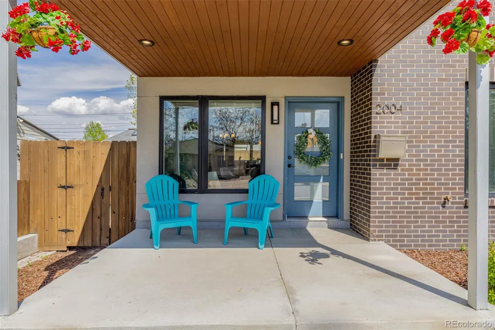 2004 S Galapago Street