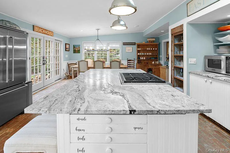 80 Route 114 East Hampton, NY 11937