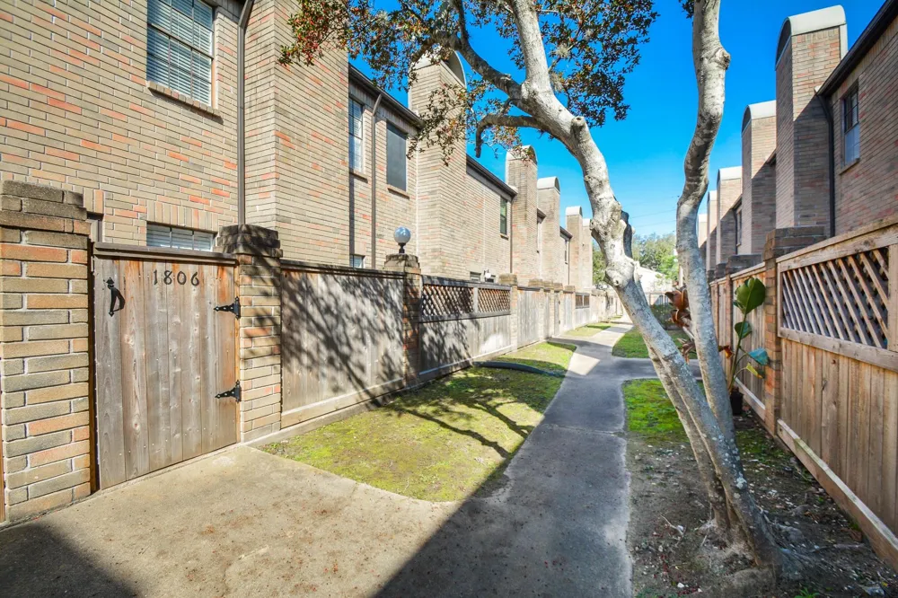 9850 Pagewood Lane #1806