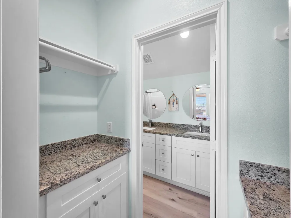 1120 Alex Drive Gilchrist, TX 77617
