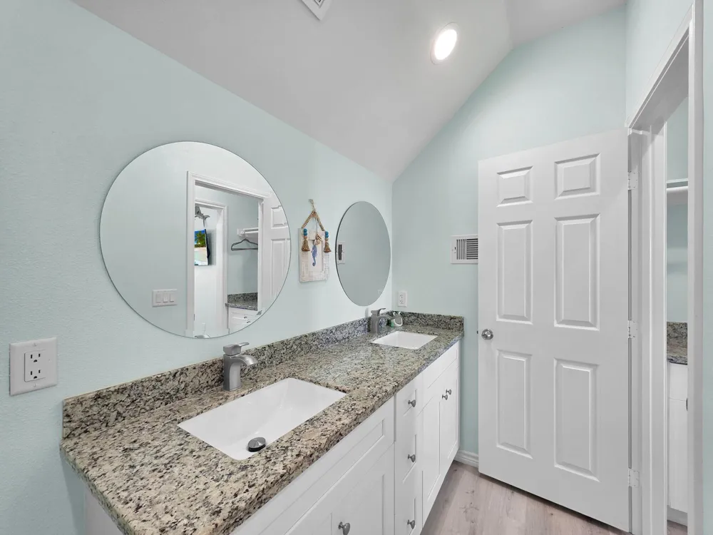 1120 Alex Drive Gilchrist, TX 77617