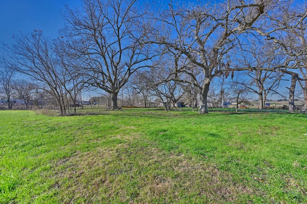 9524 Ferry Road Bellville, TX 77418