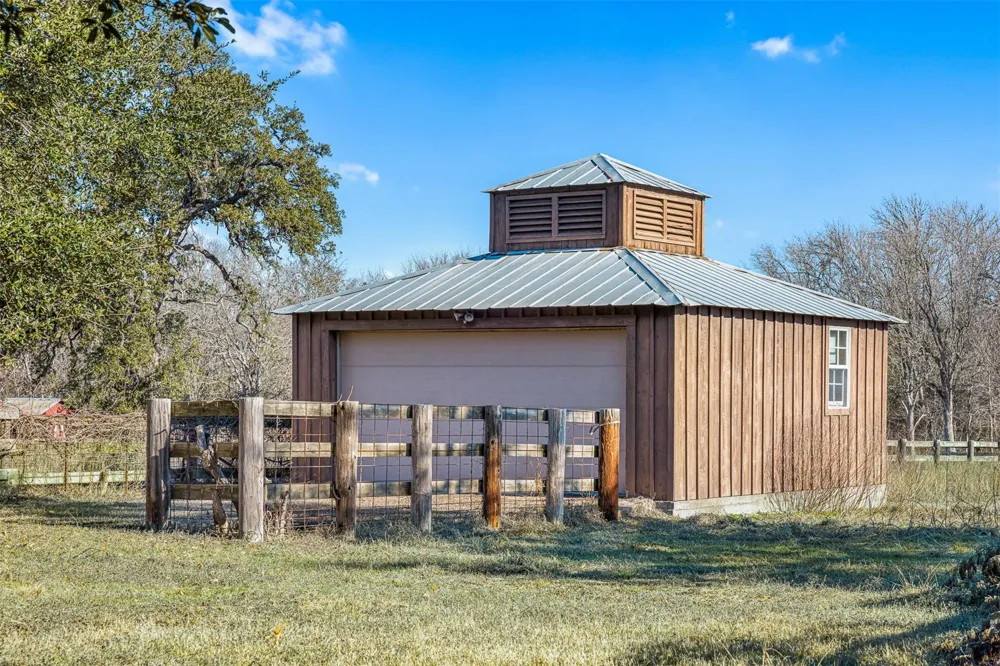 2998 E State Highway 237 Round Top, TX 78954