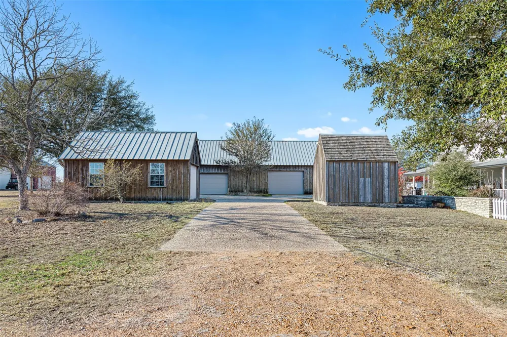 2998 E State Highway 237 Round Top, TX 78954