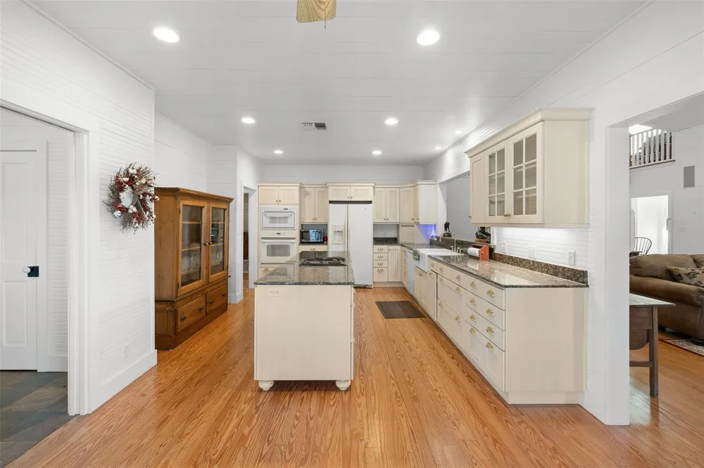 2998 E State Highway 237 Round Top, TX 78954