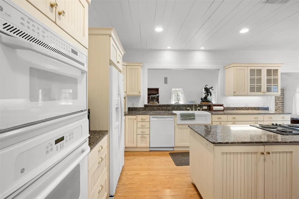 2998 E State Highway 237 Round Top, TX 78954