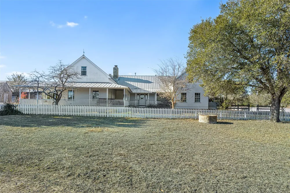 2998 E State Highway 237 Round Top, TX 78954