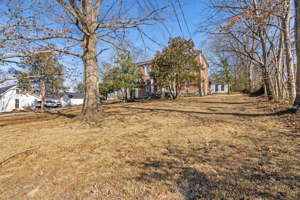 307 Vine St S Wartrace, TN 37183