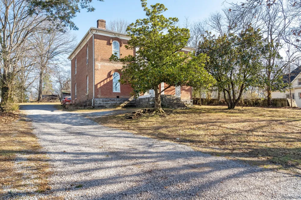 307 Vine St S Wartrace, TN 37183