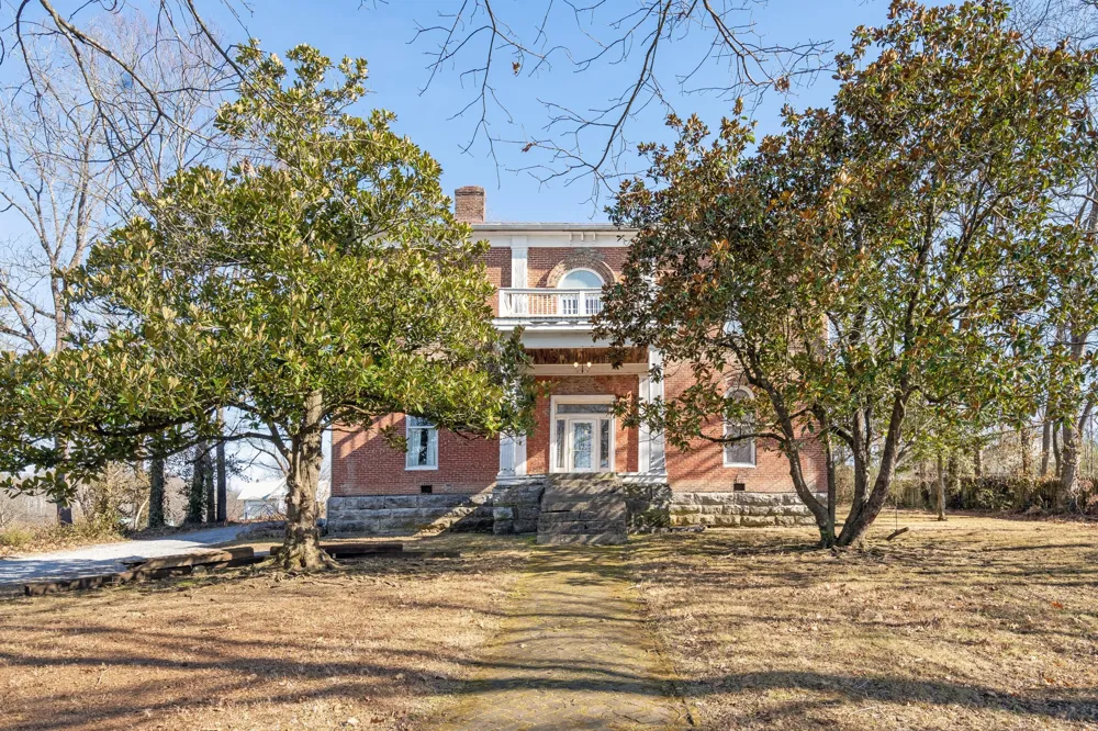 307 Vine St S Wartrace, TN 37183