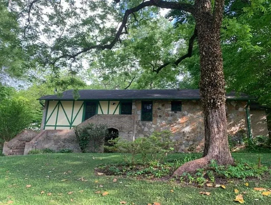 1865 Oak Grove Road NE